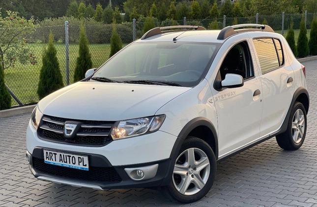 Dacia Sandero Stepway cena 29997 przebieg: 140000, rok produkcji 2015 z Puławy małe 352